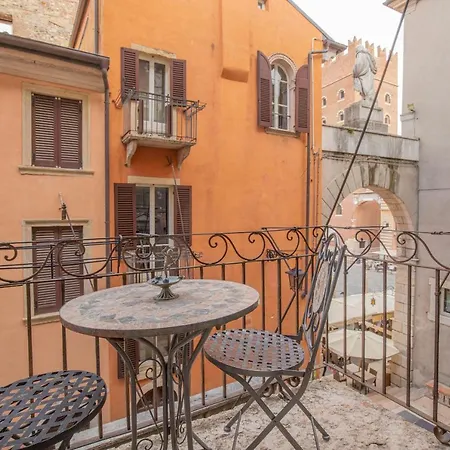 Corte Realdi Piazza Erbe Verona 4*