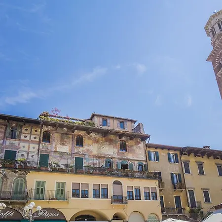 Corte Realdi Piazza Erbe 4*