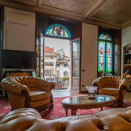 Corte Realdi Piazza Erbe Affittacamere Verona