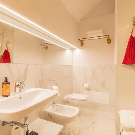 Corte Realdi Piazza Erbe 4*