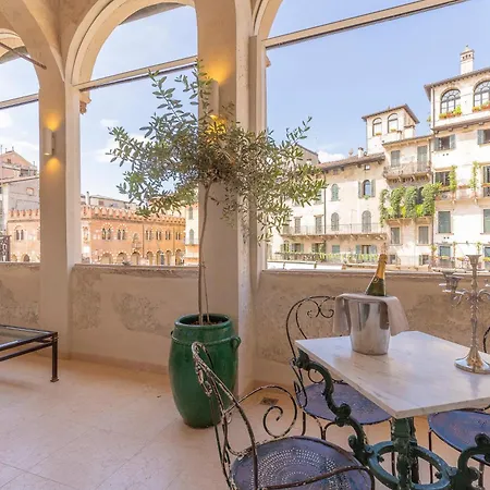 Corte Realdi Piazza Erbe 招待所 4*