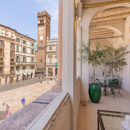 Affittacamere Corte Realdi Piazza Erbe 4*