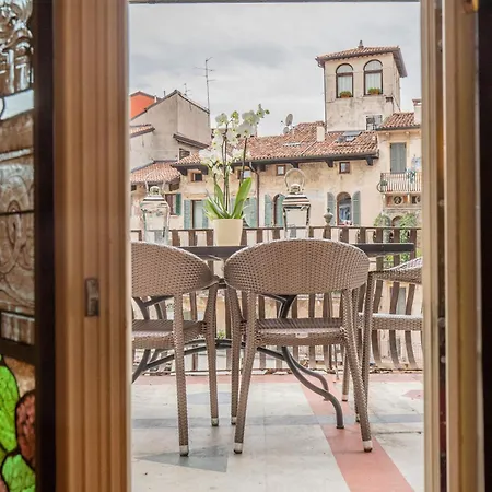 Corte Realdi Piazza Erbe 3*